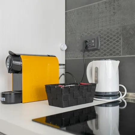 2 Grandi In Pieno Centro Sul Mare Con Posto Auto A Febbraio *