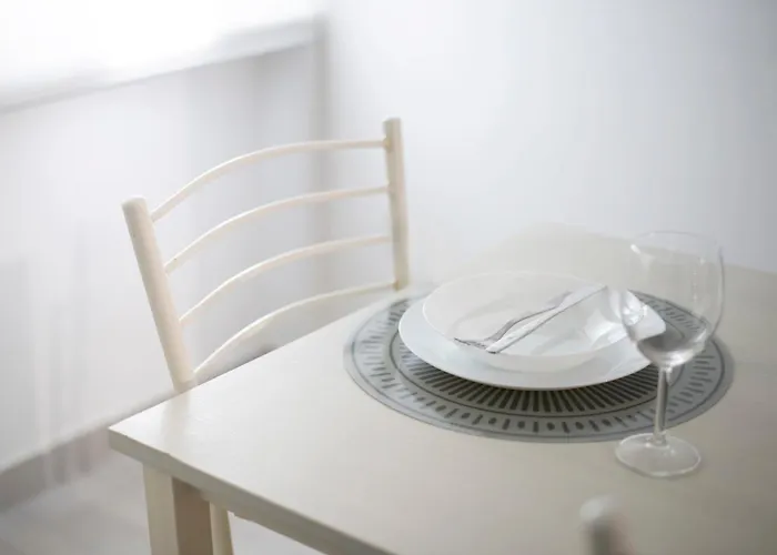 2 Grandi Camere In Centro Sul Mare Con Posto Auto A Maggio E Agosto * Pescara