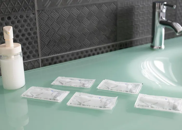 2 Grandi Camere In Centro Sul Mare Con Posto Auto A Maggio E Agosto * Pescara