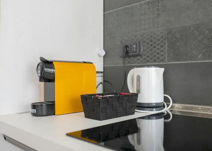 2 Grandi Camere In Centro Sul Mare Con Posto Auto A Maggio E Agosto *